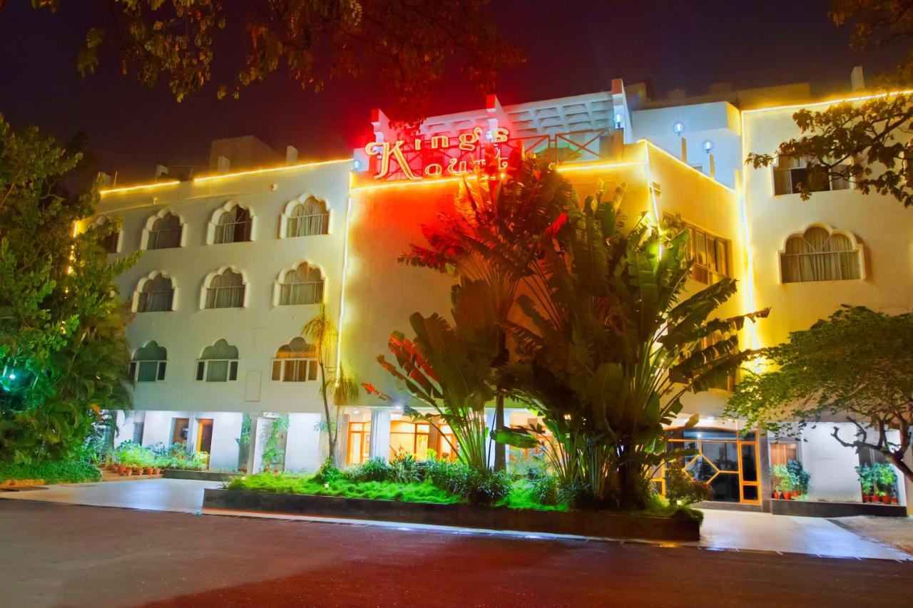 Maya'S Kings Kourt Mysore Exterior foto